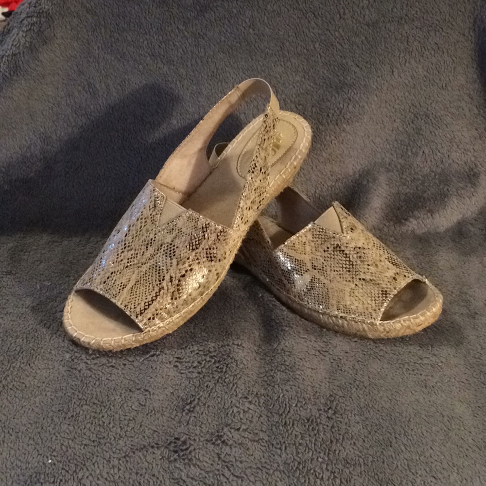 Cliffs by White Mountain Ladies Sling Back Sandals